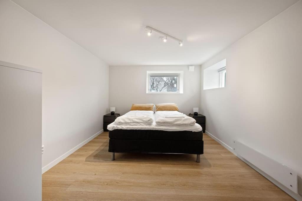 Practical Basement Apt With All Home Comforts Close To City Centre 斯塔万格 外观 照片