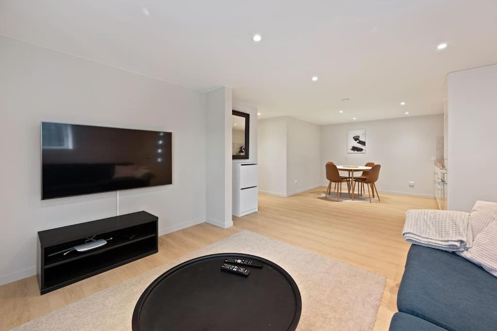 Practical Basement Apt With All Home Comforts Close To City Centre 斯塔万格 外观 照片