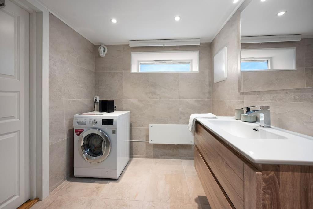 Practical Basement Apt With All Home Comforts Close To City Centre 斯塔万格 外观 照片